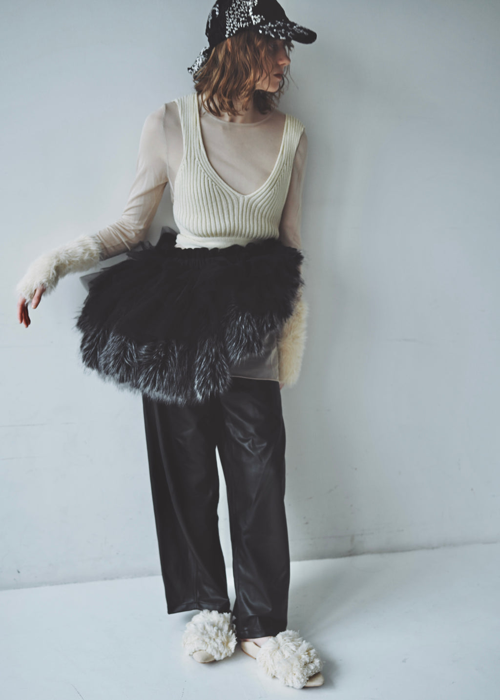 DŌRA VORAN | Fur-Ruffled Hidden Bag - NOIR FOX