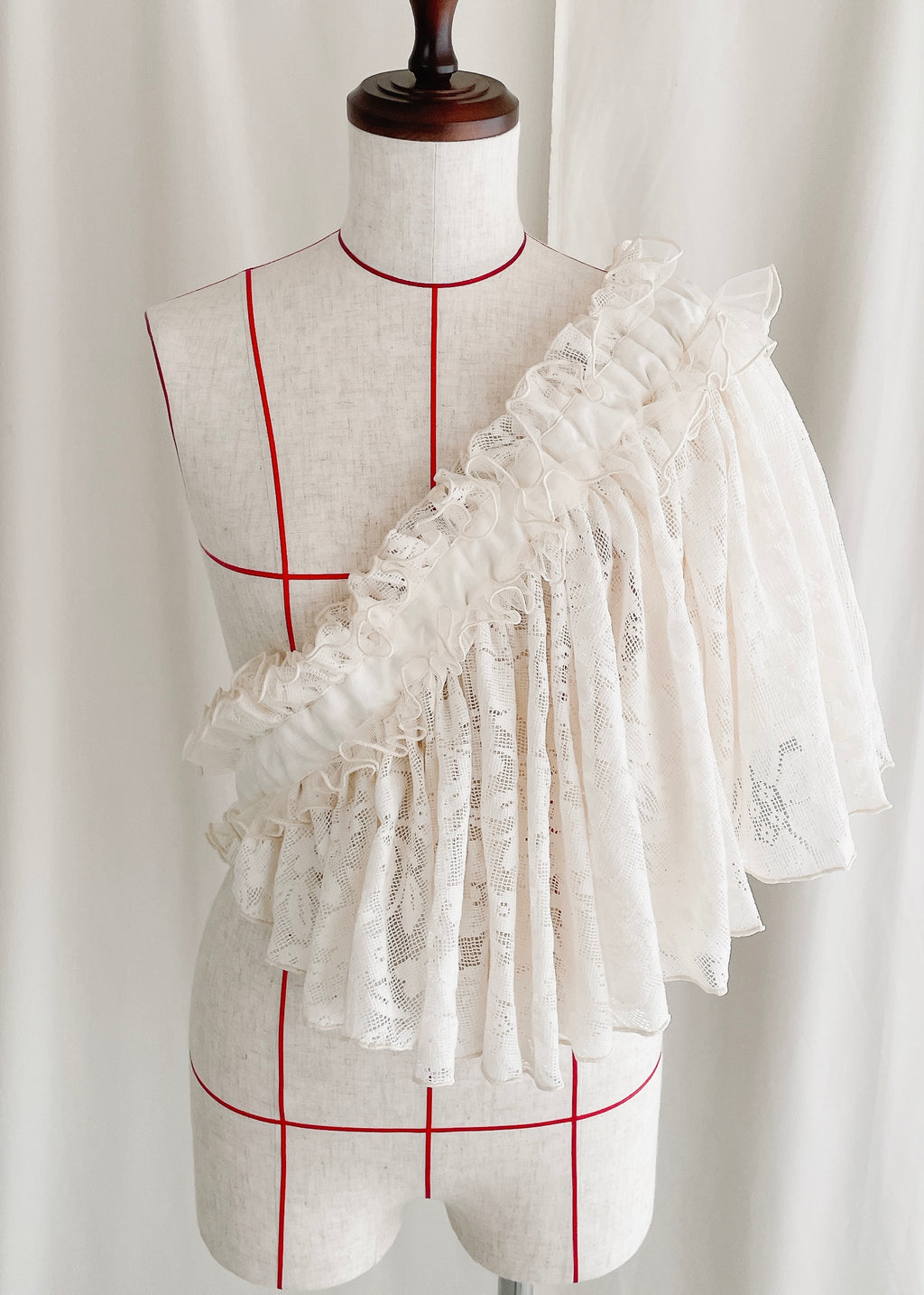 DŌRA CÎTA | Ruffled Hidden Bag - OFF WHITE