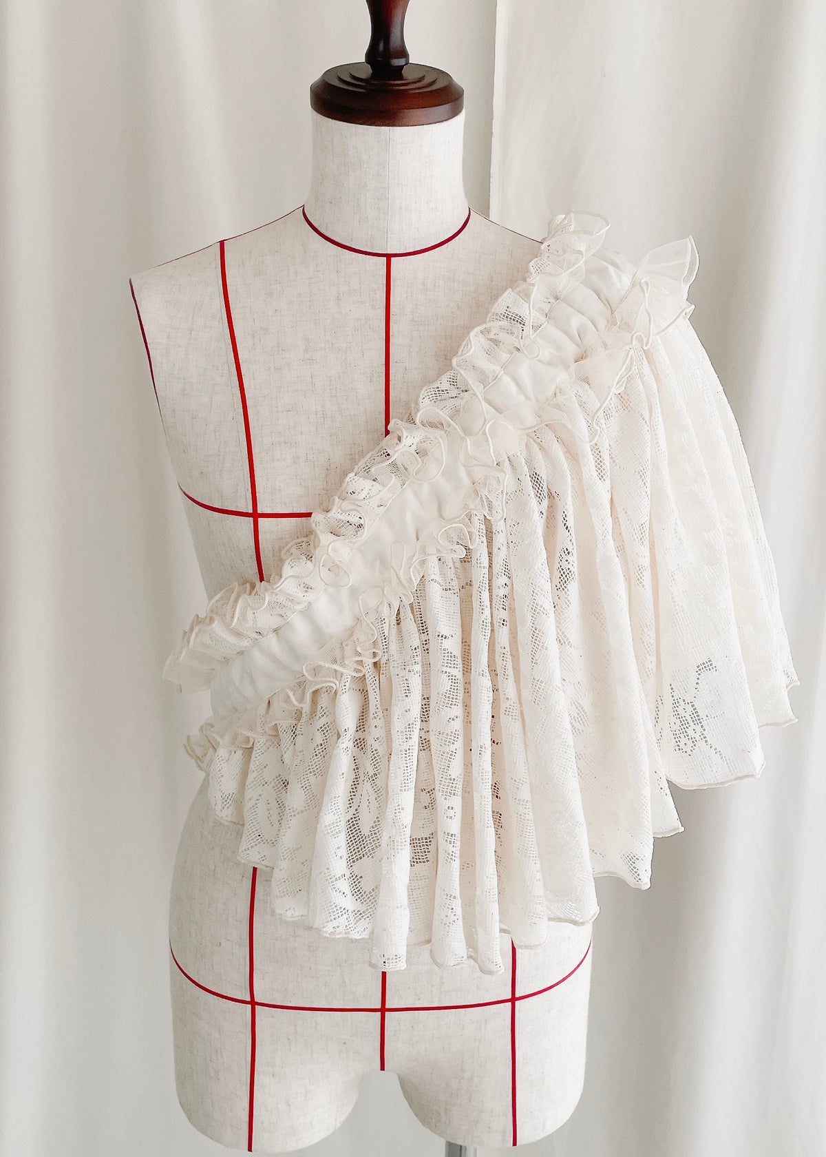 DŌRA CÎTA | Ruffled Hidden Bag - OFF WHITE