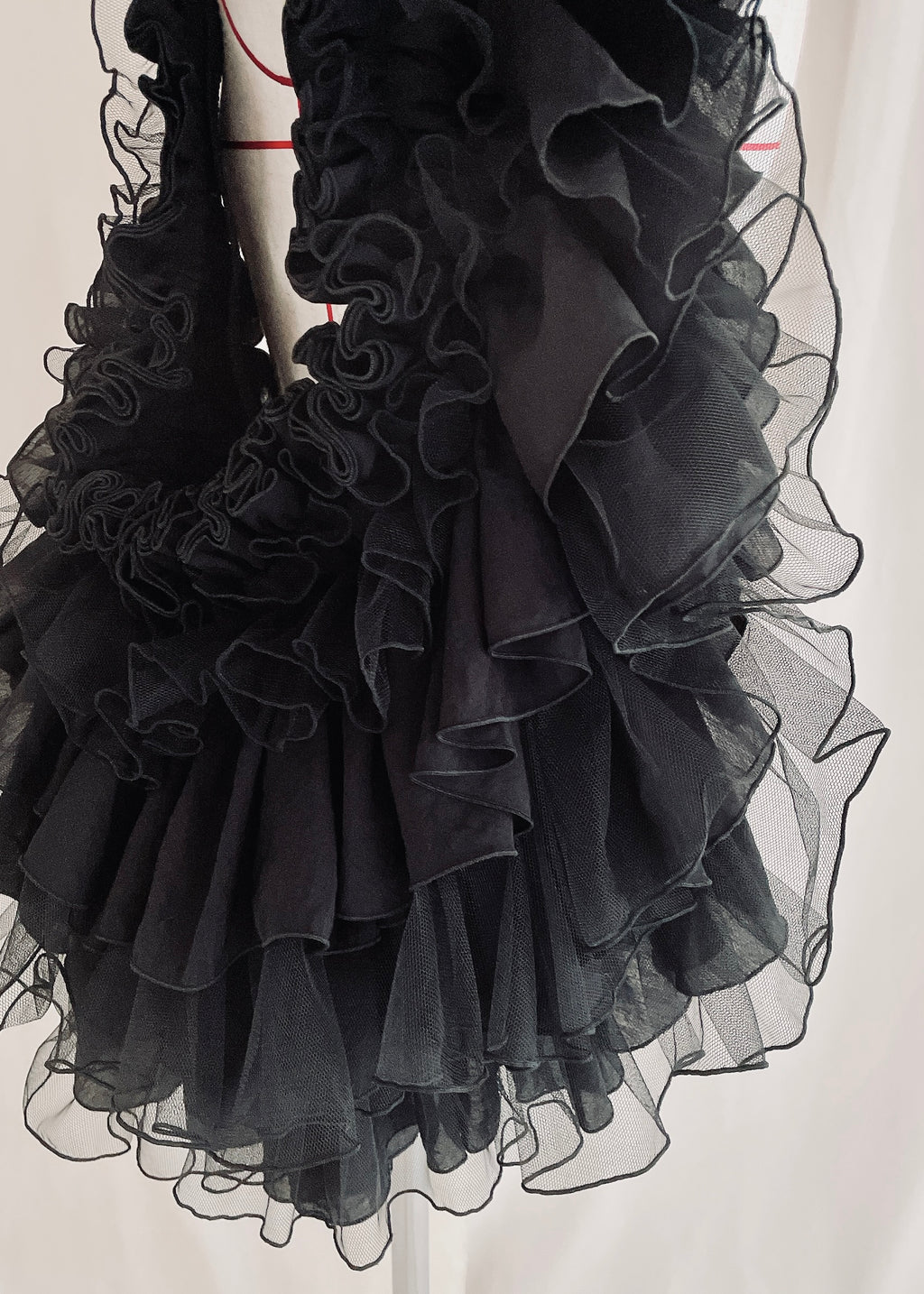 DŌRA QUAX | Ruffled Hidden Bag - NOIR