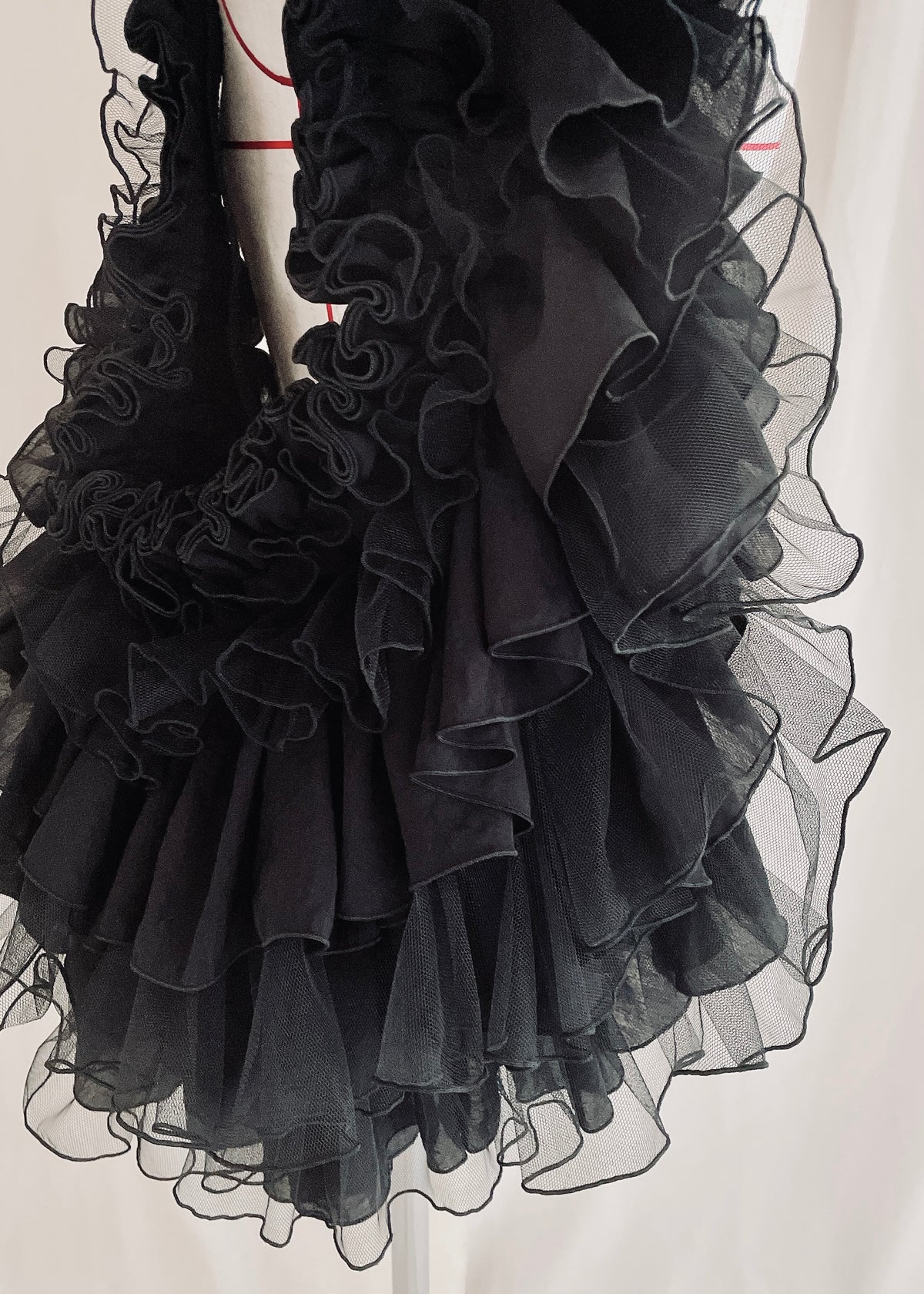 DŌRA QUAX | Ruffled Hidden Bag - NOIR