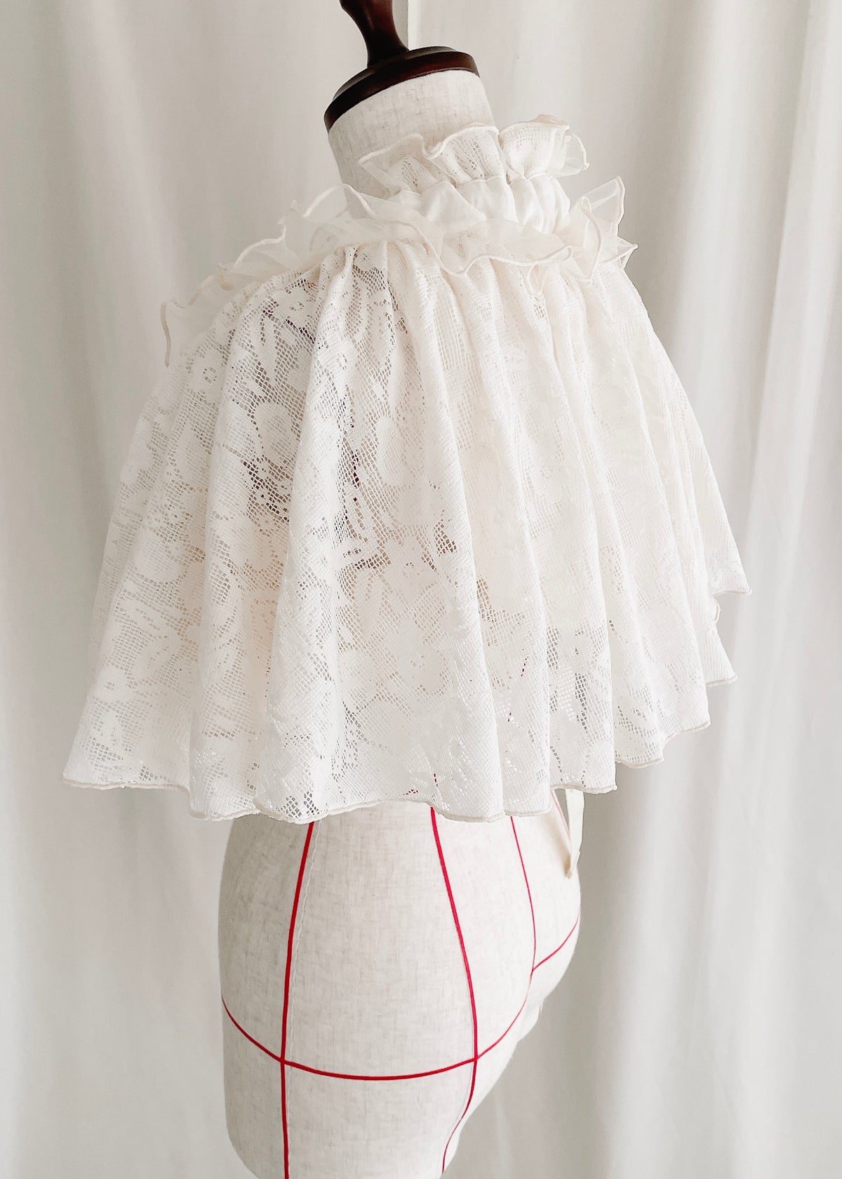 DŌRA CÎTA | Ruffled Hidden Bag - OFF WHITE
