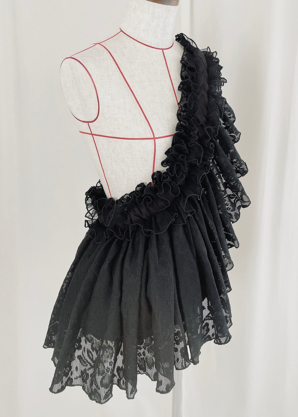 DŌRA CÎTA | Ruffled Hidden Bag - OFF WHITE