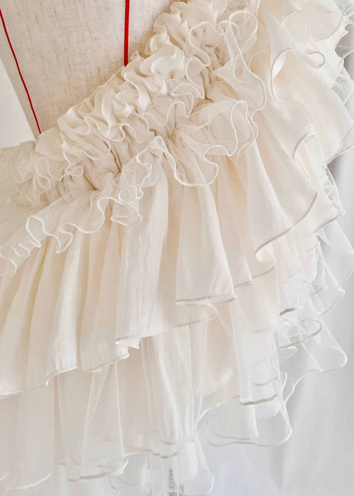 DŌRA QUAX | Ruffled Hidden Bag - MAGNOLIA