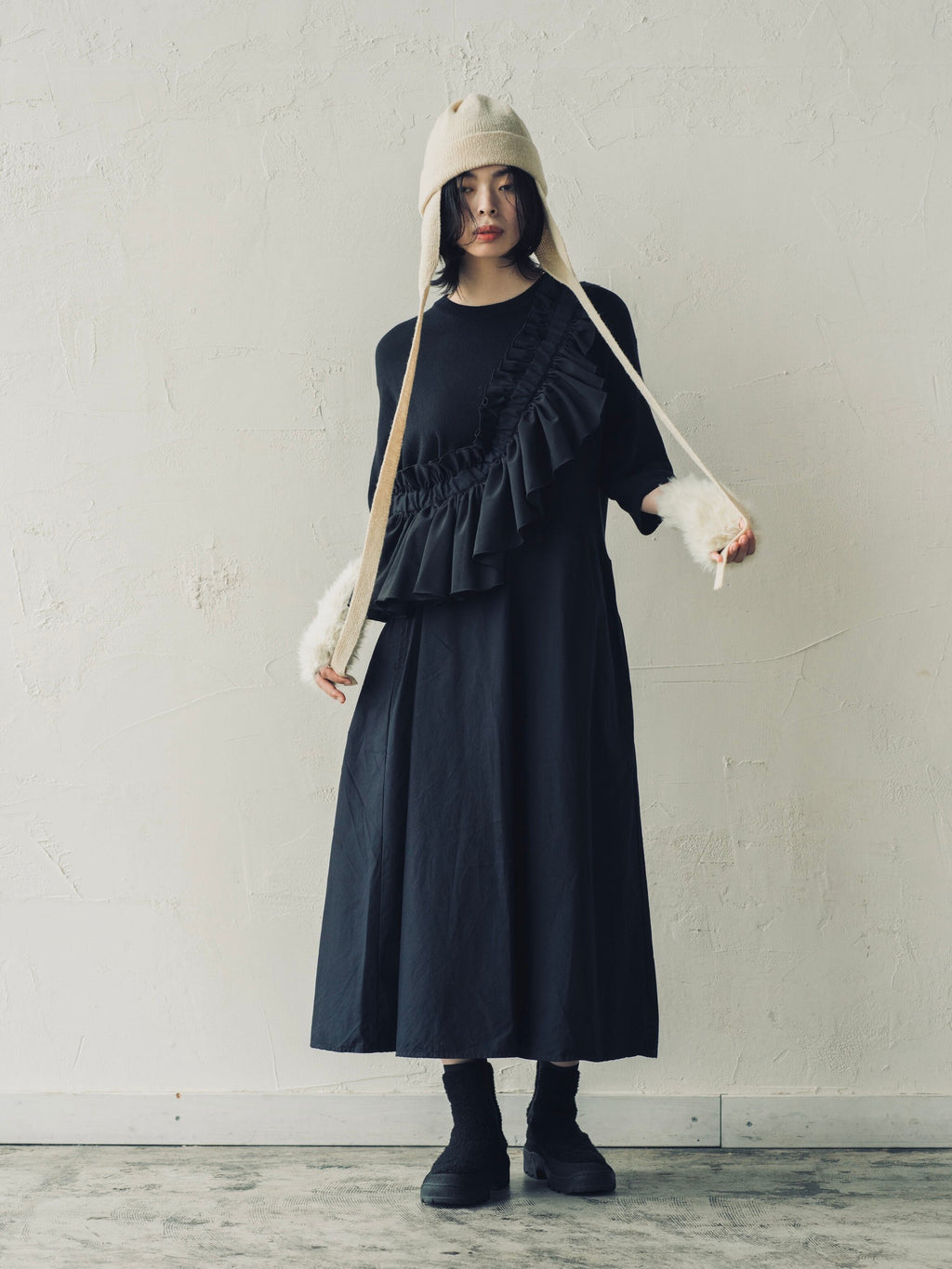 DŌRA | Versatile Ruffled Bag - BLACK