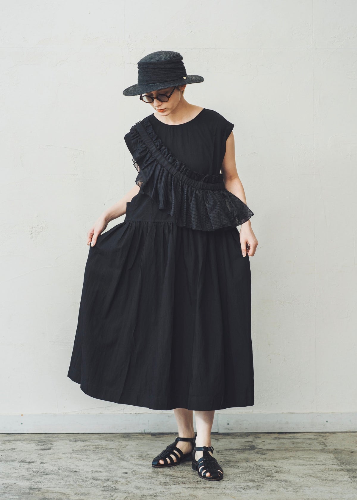 DŌRA | Versatile Ruffled Bag - BLACK